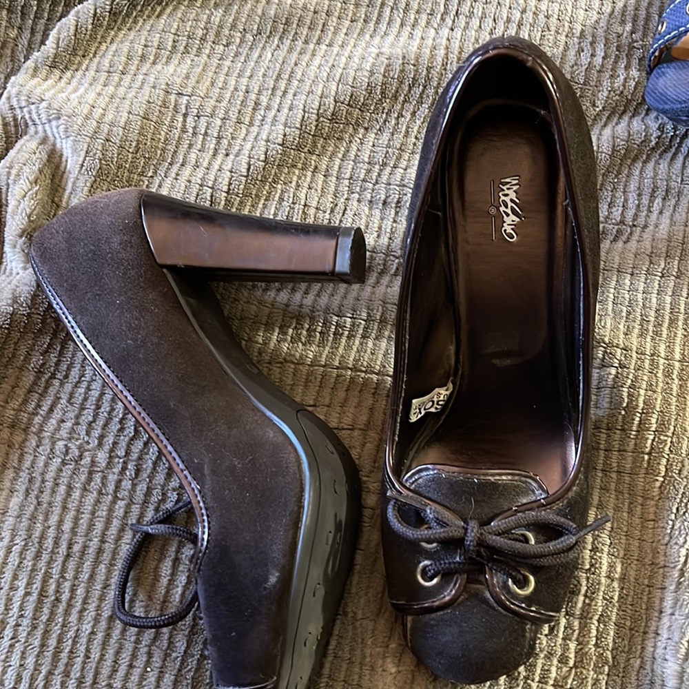 Massimo 7.5 M LIKE NEW. suede high heel pump with lacing on toe. 7.5 m - Picture 2 of 4